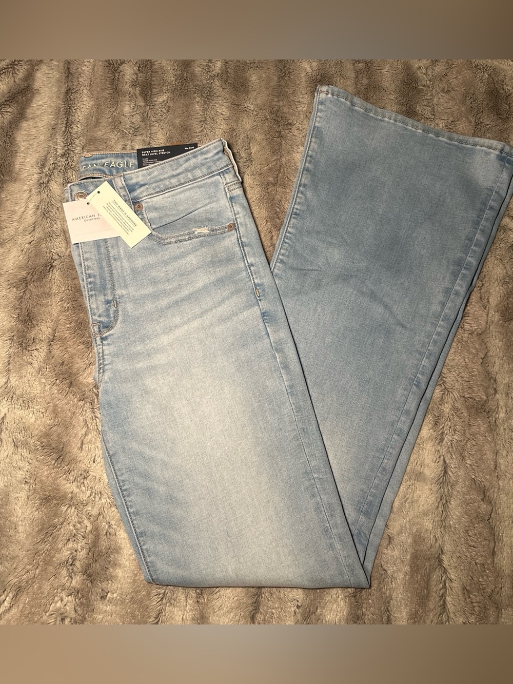 BRAND NEW women’s ‘AE’ size 6 long waist 28 light wash high-rise flare jeans
